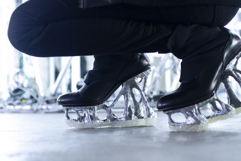 日本使用3D打印技术打造“无形”高跟鞋